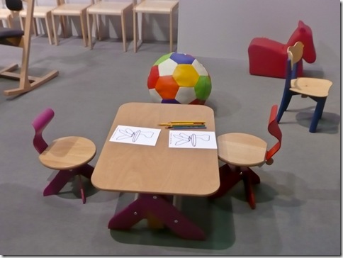 06 Nolik Kid - stolčki in miza